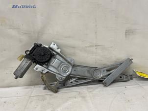 Gebruikte Ruitmechaniek 4Deurs links-voor Toyota Yaris (P1) 1.3 16V VVT-i Prijs € 30,00 Margeregeling aangeboden door Autobedrijf Brooks