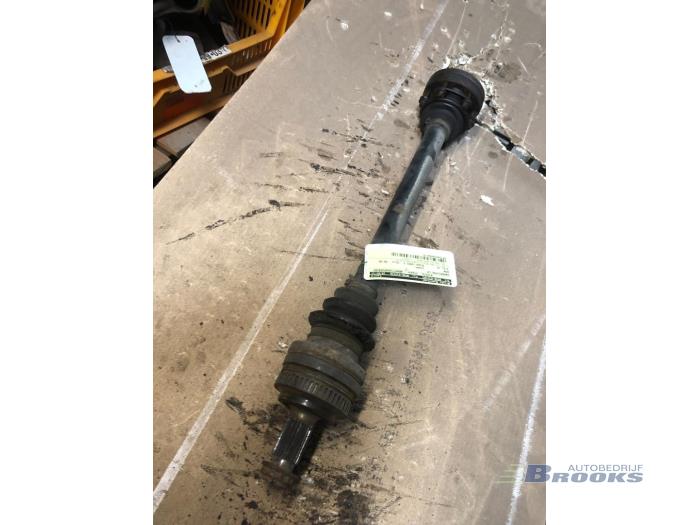 Gebruikte Aandrijfas links-achter BMW 3 serie (E46/4) 318i 16V Prijs € 40,00 Margeregeling aangeboden door Autobedrijf Brooks