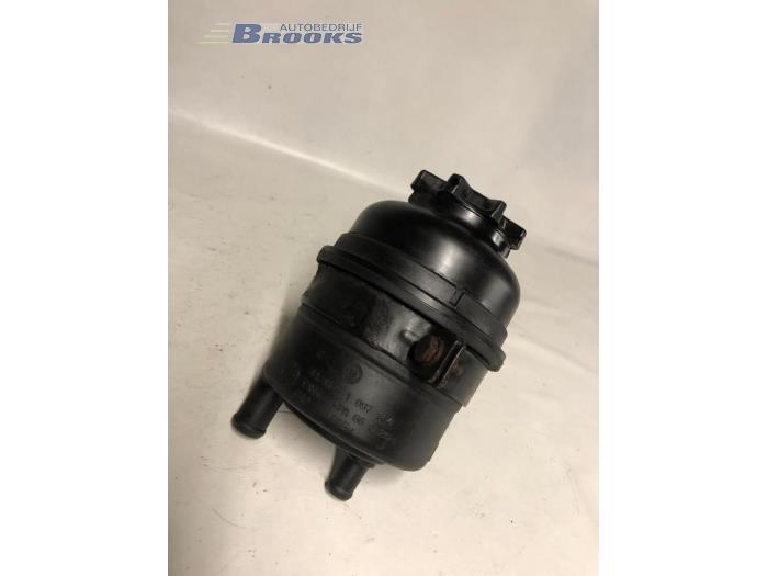 Gebruikte Servo Oliereservoir BMW 3 serie (E46/4) 318i 16V Prijs € 20,00 Margeregeling aangeboden door Autobedrijf Brooks