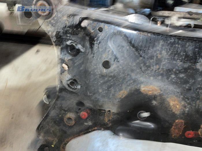 Subframe van een Ford Focus 3 Wagon 1.6 TDCi ECOnetic 2013