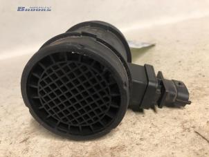 Gebruikte Luchtmassameter Opel Vectra C GTS 1.9 CDTI 16V Prijs € 10,00 Margeregeling aangeboden door Autobedrijf Brooks