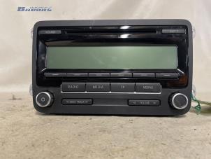 Gebruikte Radio CD Speler Volkswagen Golf VI Variant (AJ5/1KA) 1.6 TDI 16V 105 Prijs € 40,00 Margeregeling aangeboden door Autobedrijf Brooks