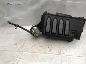 Gebruikte Luchtfilterhuis Mercedes B-Klasse Prijs € 50,00 Margeregeling aangeboden door Autobedrijf Brooks