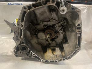 Gebruikte Versnellingsbak Renault Scénic II (JM) 1.5 dCi 85 Prijs € 250,00 Margeregeling aangeboden door Autobedrijf Brooks