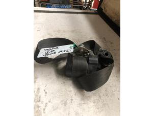 Gebruikte Veiligheidsgordel links-achter Iveco New Daily V 29L13, 29L13D, 35C13D, 40C13D Prijs € 75,00 Margeregeling aangeboden door Autobedrijf Brooks
