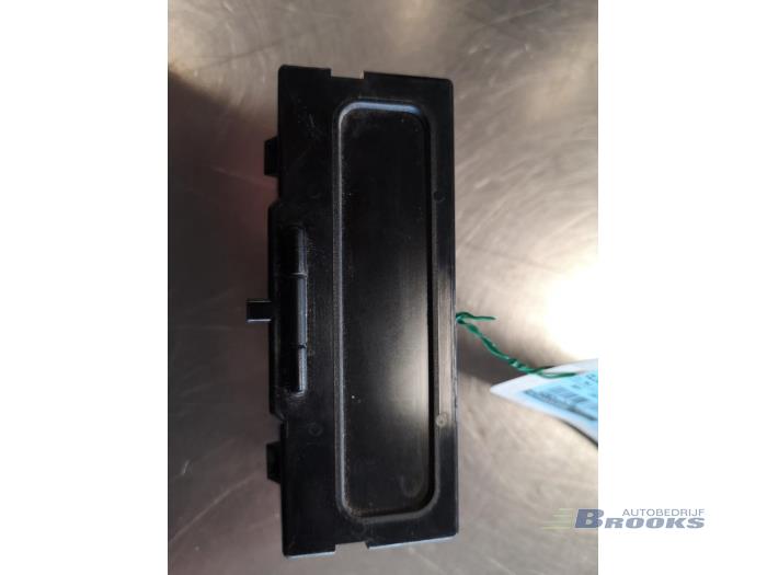 Gebruikte Display Interieur Renault Clio II (BB/CB) 1.2 16V Prijs € 20,00 Margeregeling aangeboden door Autobedrijf Brooks