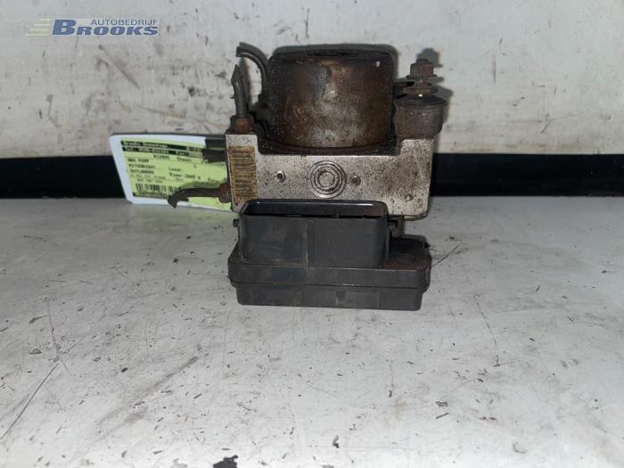 Gebruikte ABS Pomp Mitsubishi Outlander (CU) 2.0 16V 4x2 Prijs € 80,00 Margeregeling aangeboden door Autobedrijf Brooks