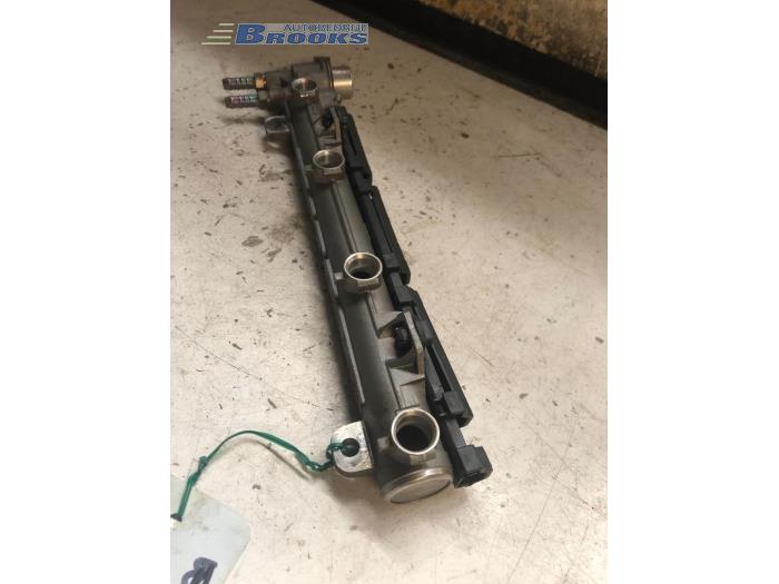 Gebruikte Common rail (Injectie) Volkswagen Golf IV (1J1) 1.4 16V Prijs € 15,00 Margeregeling aangeboden door Autobedrijf Brooks