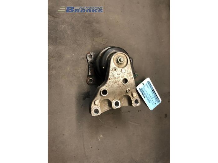 Gebruikte Motorsteun Volkswagen Polo IV (9N1/2/3) 1.4 16V Prijs € 20,00 Margeregeling aangeboden door Autobedrijf Brooks
