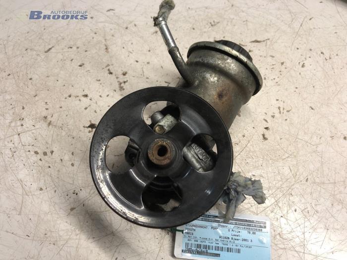 Gebruikte Pomp Servo Toyota Yaris (P1) 1.0 16V VVT-i Prijs € 15,00 Margeregeling aangeboden door Autobedrijf Brooks
