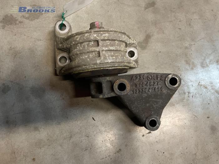 Gebruikte Motorsteun Peugeot Boxer (244) 2.8 HDi 127 Prijs € 30,00 Margeregeling aangeboden door Autobedrijf Brooks