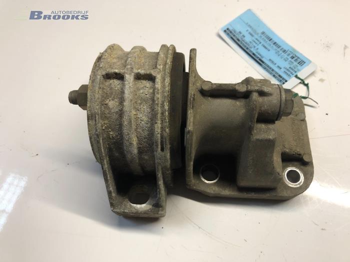 Gebruikte Versnellingsbak Steun Peugeot Boxer (244) 2.8 HDi 127 Prijs € 30,00 Margeregeling aangeboden door Autobedrijf Brooks