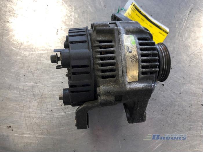 Gebruikte Dynamo Renault Megane Scénic (JA) 1.6 RT Prijs € 15,00 Margeregeling aangeboden door Autobedrijf Brooks