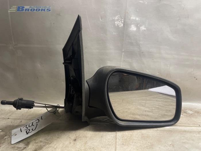 Buitenspiegel rechts van een Ford Focus 2 1.6 TDCi 16V 90 2006