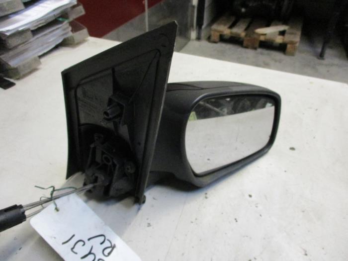 Buitenspiegel rechts van een Ford Focus 2 1.6 TDCi 16V 90 2006