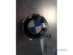 Gebruikte Handgreep Achterklep BMW 1 serie (E87/87N) 118d 16V Prijs € 24,00 Margeregeling aangeboden door Autobedrijf Brooks
