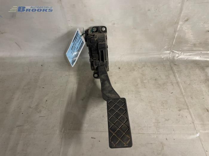 Gebruikte Sensor Gaspedaalpositie Volkswagen Multivan T5 (7E/7HC/7HF/7HM) 2.5 TDi Prijs € 15,00 Margeregeling aangeboden door Autobedrijf Brooks