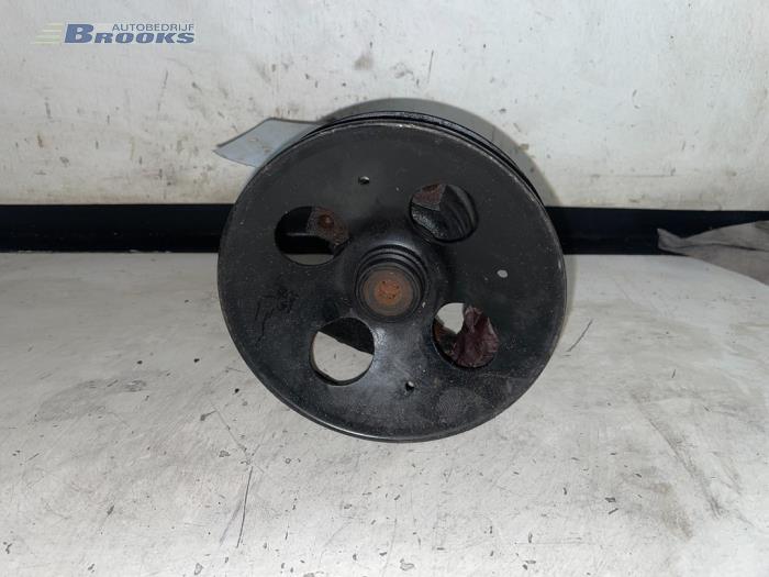 Gebruikte Servopomp Opel Tigra (75) 1.4i 16V Prijs € 15,00 Margeregeling aangeboden door Autobedrijf Brooks