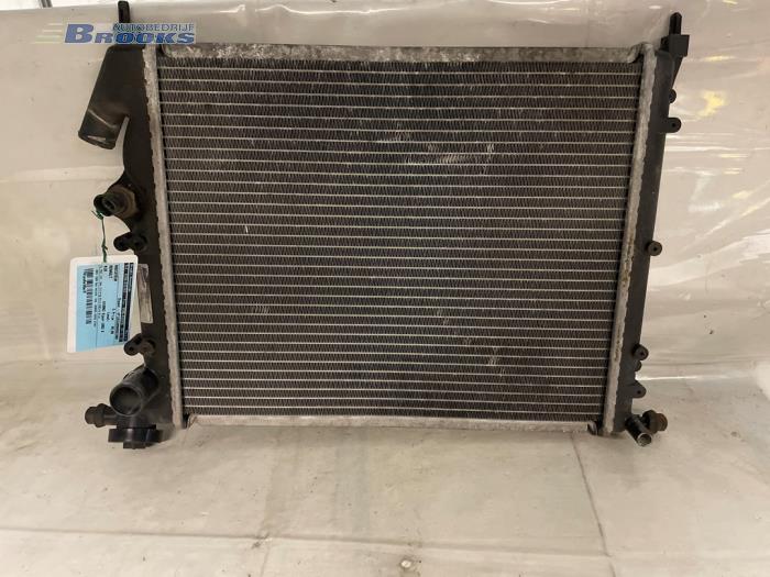 Gebruikte Radiateur Renault 19 Phase II/III (B/C53) 1.4i Prijs € 15,00 Margeregeling aangeboden door Autobedrijf Brooks