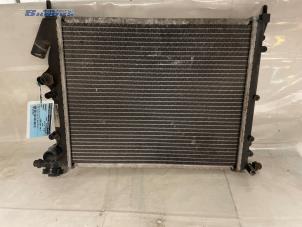 Gebruikte Radiateur Renault 19 Phase II/III (B/C53) 1.4i Prijs € 15,00 Margeregeling aangeboden door Autobedrijf Brooks