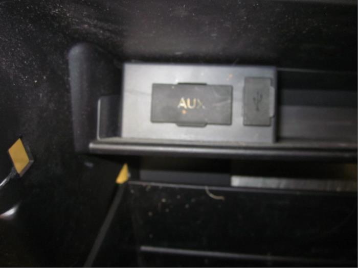 Dashboardkastje van een Mitsubishi Pajero Hardtop (V6/7) 3.2 DI-D 16V Autom. 2008