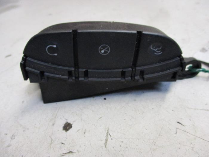 Gebruikte Command system bediening Iveco New Daily V 35C17SV Prijs € 10,00 Margeregeling aangeboden door Autobedrijf Brooks