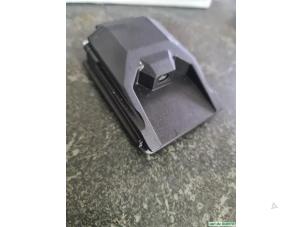 Gebruikte Camera voorzijde Renault Kadjar (RFEH) 1.2 Energy TCE 130 Prijs € 157,50 Margeregeling aangeboden door van de Bunte Teuge B.V.