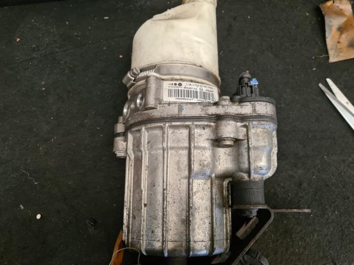 Gebruikte Servopomp Opel Signum (F48) 2.0 Turbo 16V Prijs € 157,50 Margeregeling aangeboden door van de Bunte Teuge B.V.
