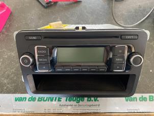 Gebruikte Radio Volkswagen Golf VI (5K1) Prijs € 78,75 Margeregeling aangeboden door van de Bunte Teuge B.V.