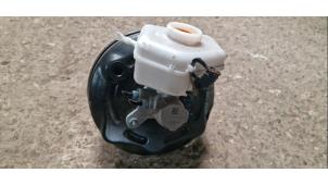 Gebruikte Hoofdremcilinder BMW 2 serie (F22) 220d 2.0 16V Prijs € 210,00 Margeregeling aangeboden door van de Bunte Teuge B.V.