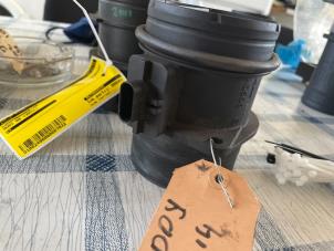 Gebruikte Luchtmassameter Volkswagen Caddy Combi III (2KB,2KJ) 2.0 TDI 16V DPF Prijs € 26,25 Margeregeling aangeboden door van de Bunte Teuge B.V.