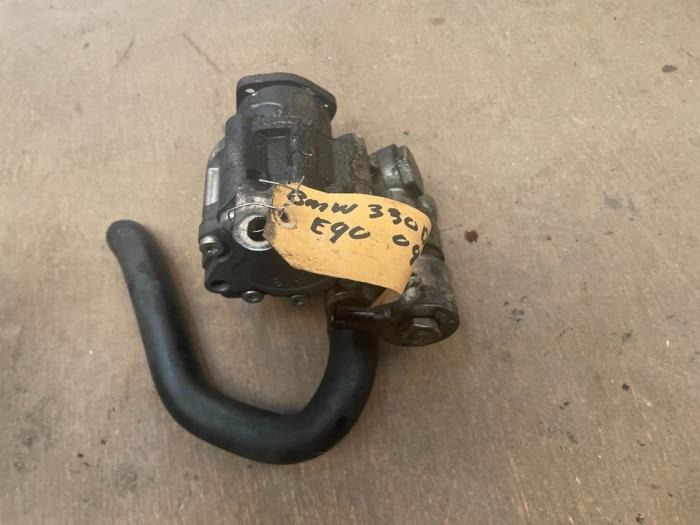 Gebruikte Servopomp BMW 3 serie (E90) 330d 24V Prijs € 78,75 Margeregeling aangeboden door van de Bunte Teuge B.V.