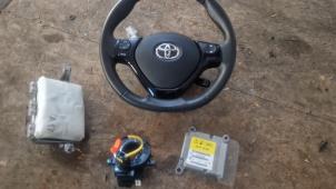 Gebruikte Airbag set Toyota Aygo (B40) 1.0 12V VVT-i Prijs € 600,00 Margeregeling aangeboden door van de Bunte Teuge B.V.
