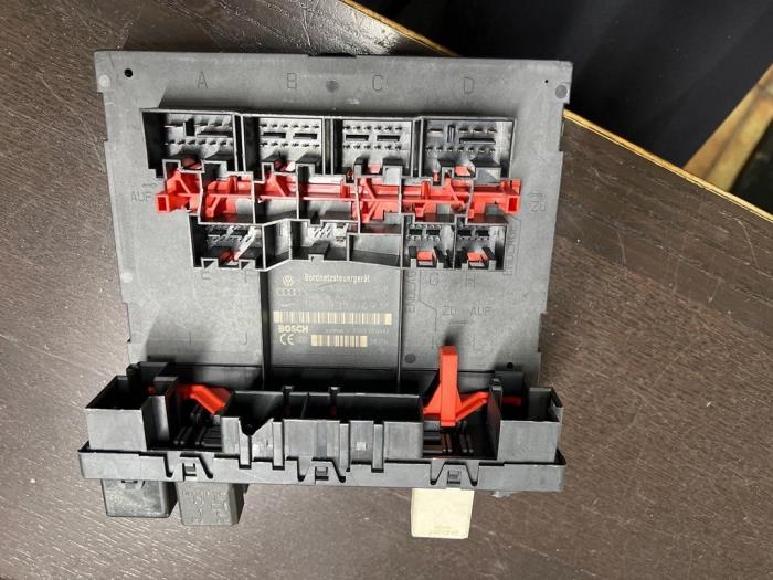 Gebruikte Computer Body Control Volkswagen Golf Plus (5M1/1KP) 1.4 16V Prijs € 36,75 Margeregeling aangeboden door van de Bunte Teuge B.V.