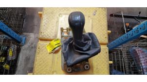 Gebruikte Versnellingspook Volvo S60 I (RS/HV) 2.0 T 20V Prijs € 52,50 Margeregeling aangeboden door van de Bunte Teuge B.V.