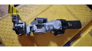 Gebruikte Kontaktslot + Sleutel Mazda 3 (BL12/BLA2/BLB2) 2.0i MZR 16V Prijs € 52,50 Margeregeling aangeboden door van de Bunte Teuge B.V.