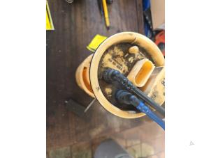 Gebruikte Tank element Pomp Volkswagen Caddy Combi III (2KB,2KJ) 1.6 TDI 16V Prijs € 52,50 Margeregeling aangeboden door van de Bunte Teuge B.V.