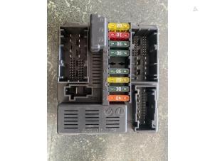 Gebruikte Zekeringkast BMW Z4 Roadster (E85) 3.0 Si 24V Prijs € 52,50 Margeregeling aangeboden door van de Bunte Teuge B.V.