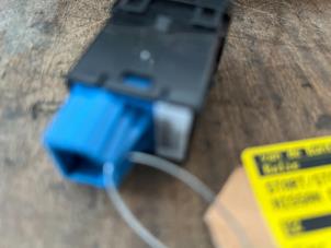 Gebruikte Start/Stop schakelaar Nissan Diversen Prijs € 10,50 Margeregeling aangeboden door van de Bunte Teuge B.V.