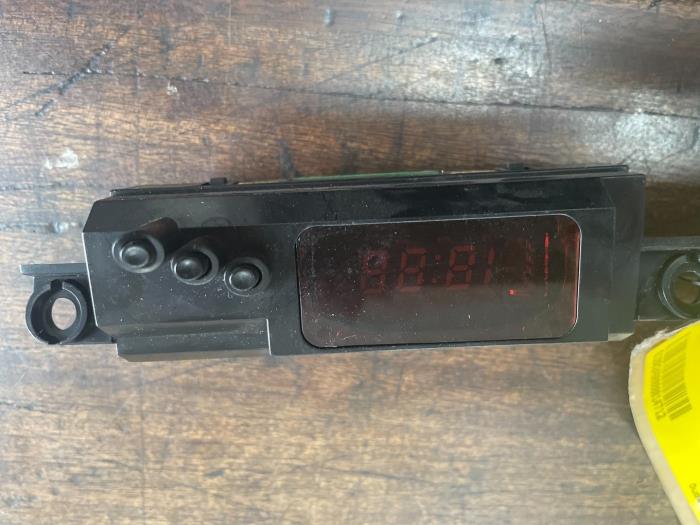 Gebruikte Display Interieur Hyundai Accent 1.3i 12V Prijs € 26,25 Margeregeling aangeboden door van de Bunte Teuge B.V.
