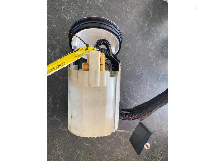 Gebruikte Tank element Pomp Mercedes C (W203) 2.2 C-220 CDI 16V Prijs € 78,75 Margeregeling aangeboden door van de Bunte Teuge B.V.