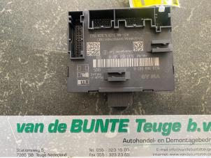 Gebruikte Deur module Volkswagen Golf VII (AUA) 2.0 GTD 16V Prijs € 36,75 Margeregeling aangeboden door van de Bunte Teuge B.V.