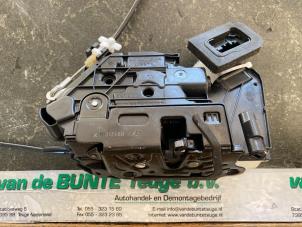 Gebruikte Deurslot Mechaniek 4Deurs rechts-voor Skoda Yeti (5LAC) 2.0 TDI 16V Prijs € 52,50 Margeregeling aangeboden door van de Bunte Teuge B.V.