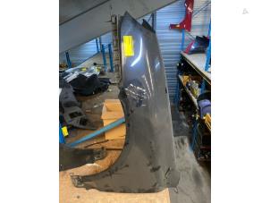 Gebruikte Scherm links-voor Porsche Cayenne (9PA) 3.2 V6 24V Prijs € 210,00 Margeregeling aangeboden door van de Bunte Teuge B.V.