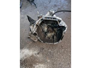 Gebruikte Versnellingsbak Renault Twingo II (CN) 1.5 dCi 90 FAP Prijs € 262,50 Margeregeling aangeboden door van de Bunte Teuge B.V.