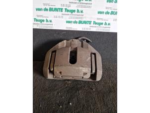 Gebruikte Remklauw (Tang) rechts-voor BMW 5 serie Touring (E61) 545i 32V Prijs € 52,50 Margeregeling aangeboden door van de Bunte Teuge B.V.