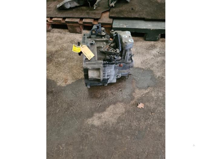 Gebruikte Versnellingsbak Seat Leon (1P1) 2.0 TDI DPF Prijs € 367,50 Margeregeling aangeboden door van de Bunte Teuge B.V.