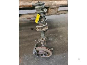 Gebruikte Fusee houder links-voor Fiat Fiorino (225) 1.3 JTD 16V Multijet Prijs € 78,75 Margeregeling aangeboden door van de Bunte Teuge B.V.