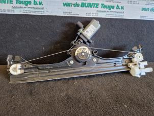 Gebruikte Ruitmechaniek 2Deurs links-voor Fiat 500 (312) 1.2 69 Prijs € 52,50 Margeregeling aangeboden door van de Bunte Teuge B.V.