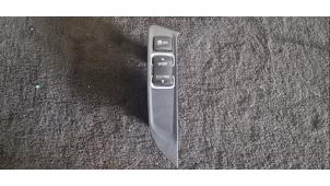 Gebruikte Schakelaar ESP BMW 1 serie (F20) 114i 1.6 16V Prijs € 15,75 Margeregeling aangeboden door van de Bunte Teuge B.V.